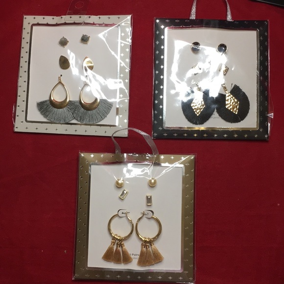 Jewelry - Bundle of earrings